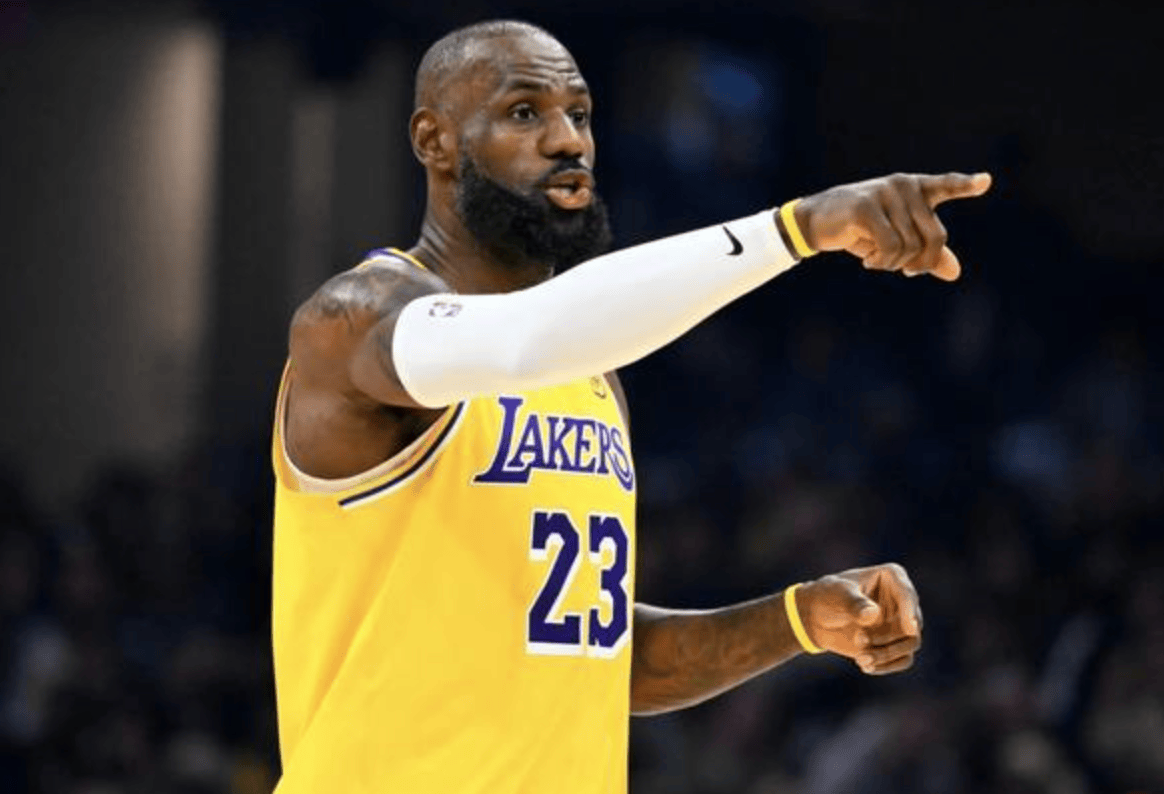 爱游戏APP-包含詹姆斯连续五场比赛得分超过关键助攻今夜丹佛掘金刷新队史纪录，网友：NBA常规赛今晚刷纪录的词条