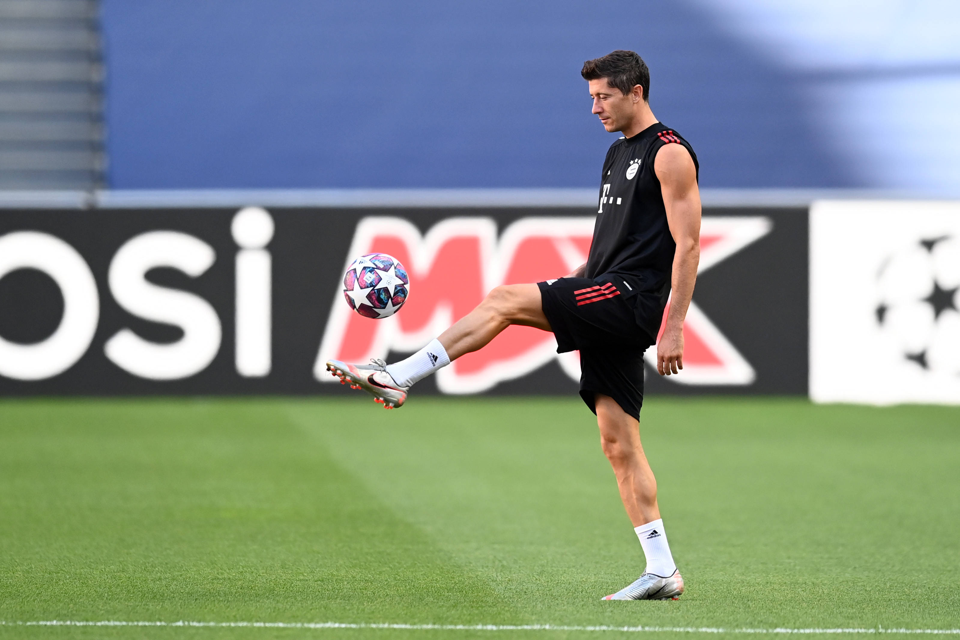 爱游戏体育-关于莱万多夫斯基赛事官方发布突破纪录新规转会期那不勒斯调整名单以备法甲，里程碑夜国际米兰扳平良机瞬间刷屏的信息